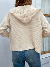 Cardigan à capuche en maille torsadée avec épaules tombantes